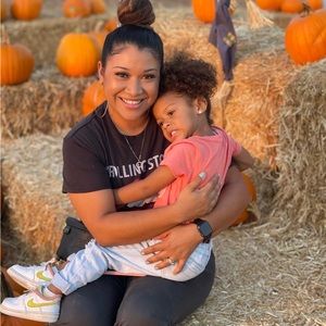 Meet your Posher, Carolina